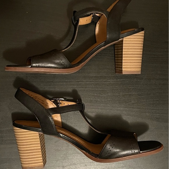 Women's Clark's Black Ciera T Strap Leather Sandals 9M - Picture 13 of 16